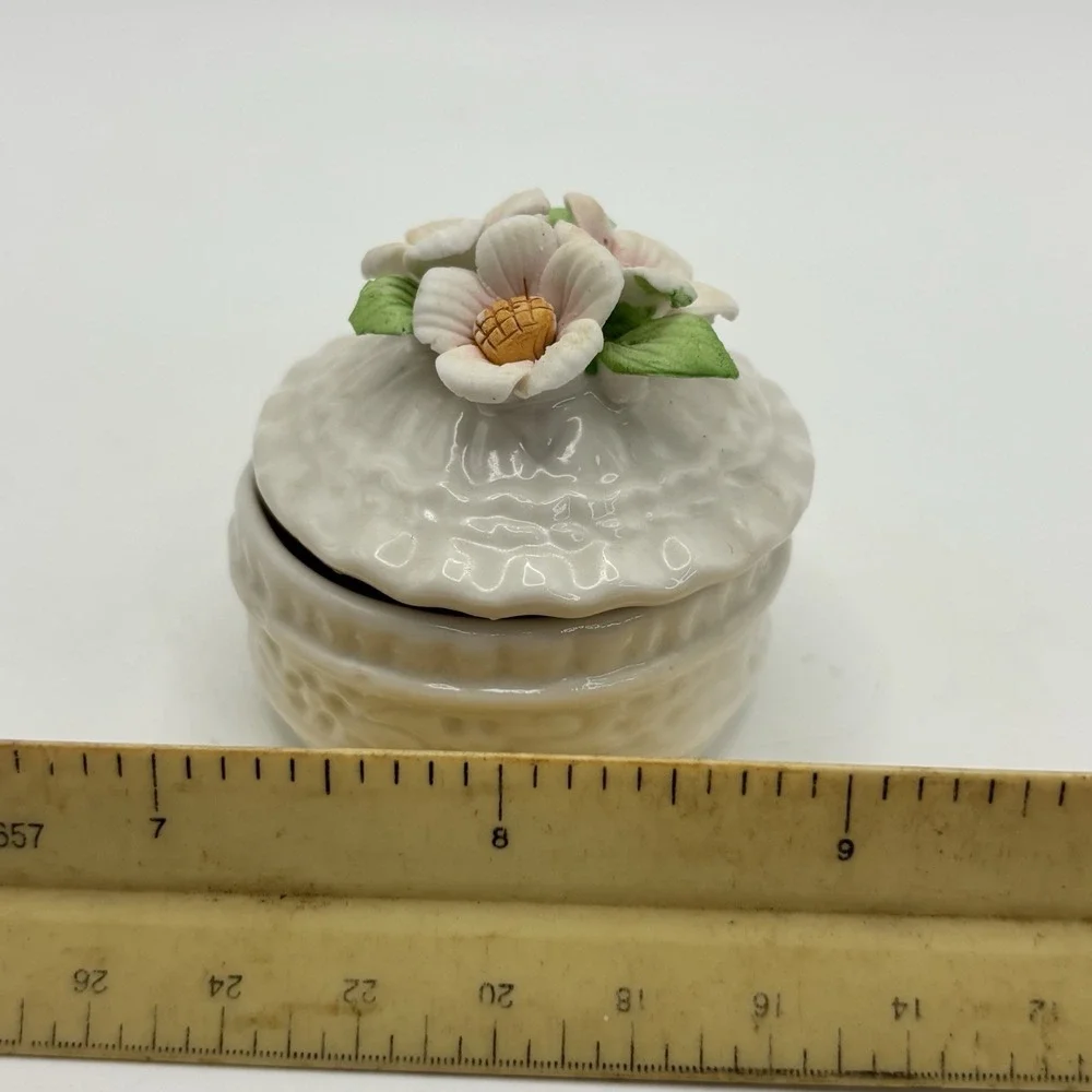 Trinket Box Floral Top Vintage Ceramic Porcelain‎ Pink Green White Jewelrydainty